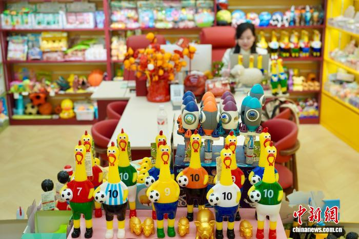 火狐体育app下载-（神州写真）拼创意、拼专利，义乌“备战”世界杯|足球|吴晓明|周玲玲|美加墨世界杯|商户_新浪体育_新浪新闻